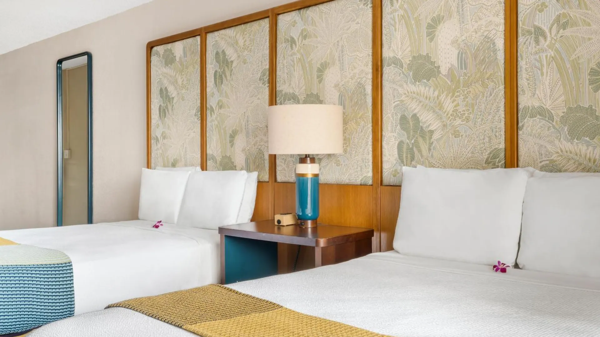 ***  White Sands Hotel Гонолулу США
